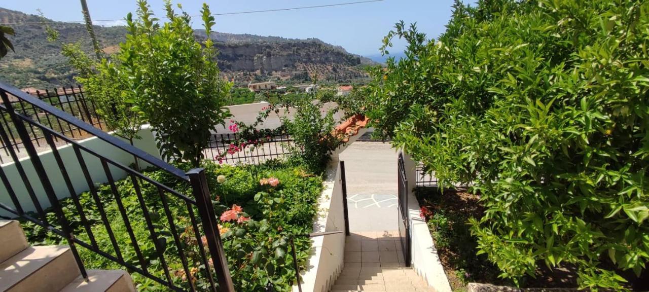 House With Sea And Mountain View Holiday home Rozena